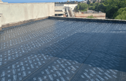 Application d’un système d’étanchéité sur une terrasse